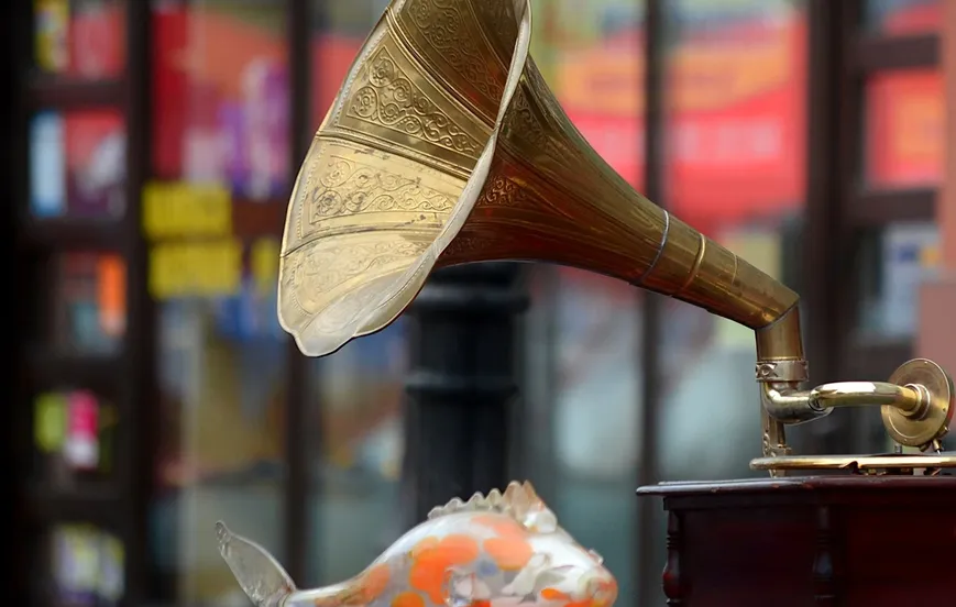 vintage-technology-music-old